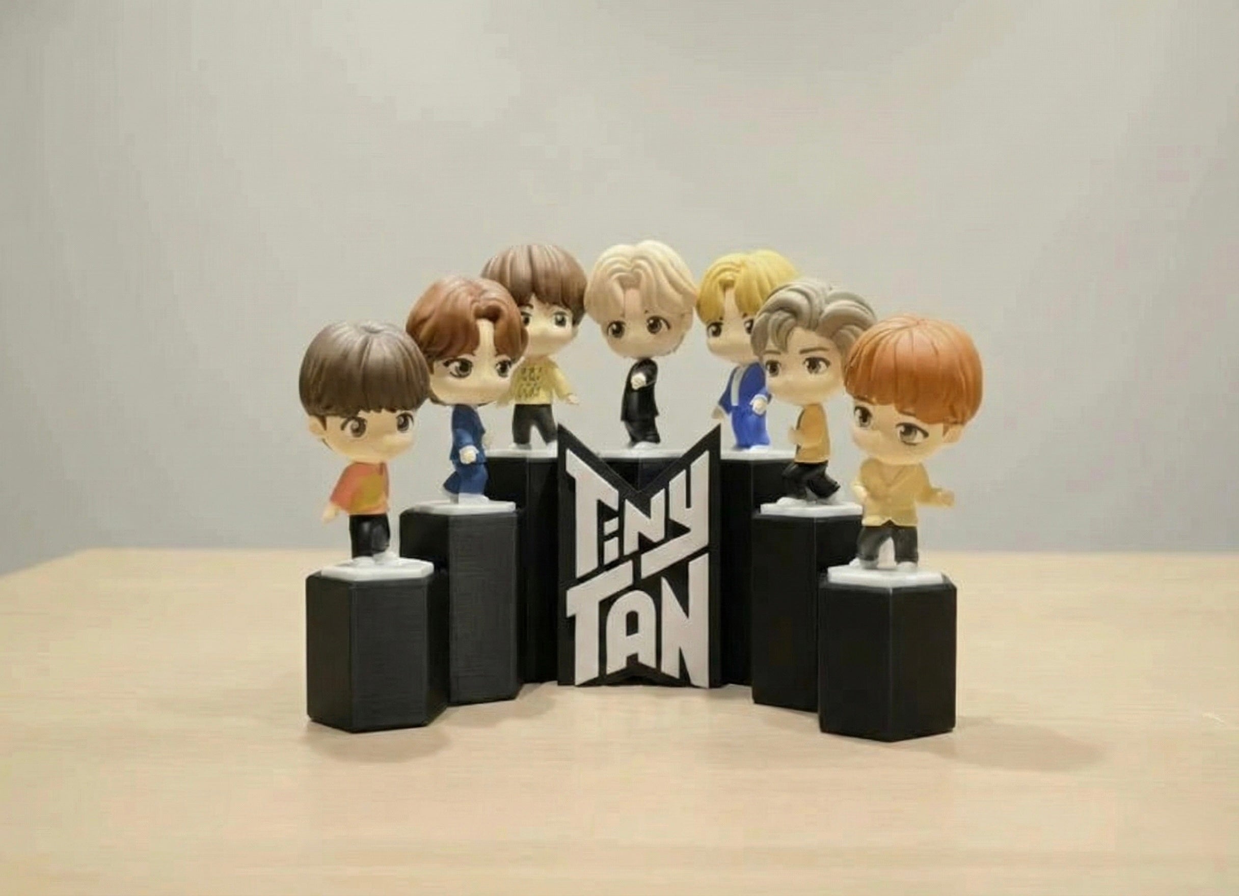 Espositore Stand per BTS Happy Meal Tiny Tan