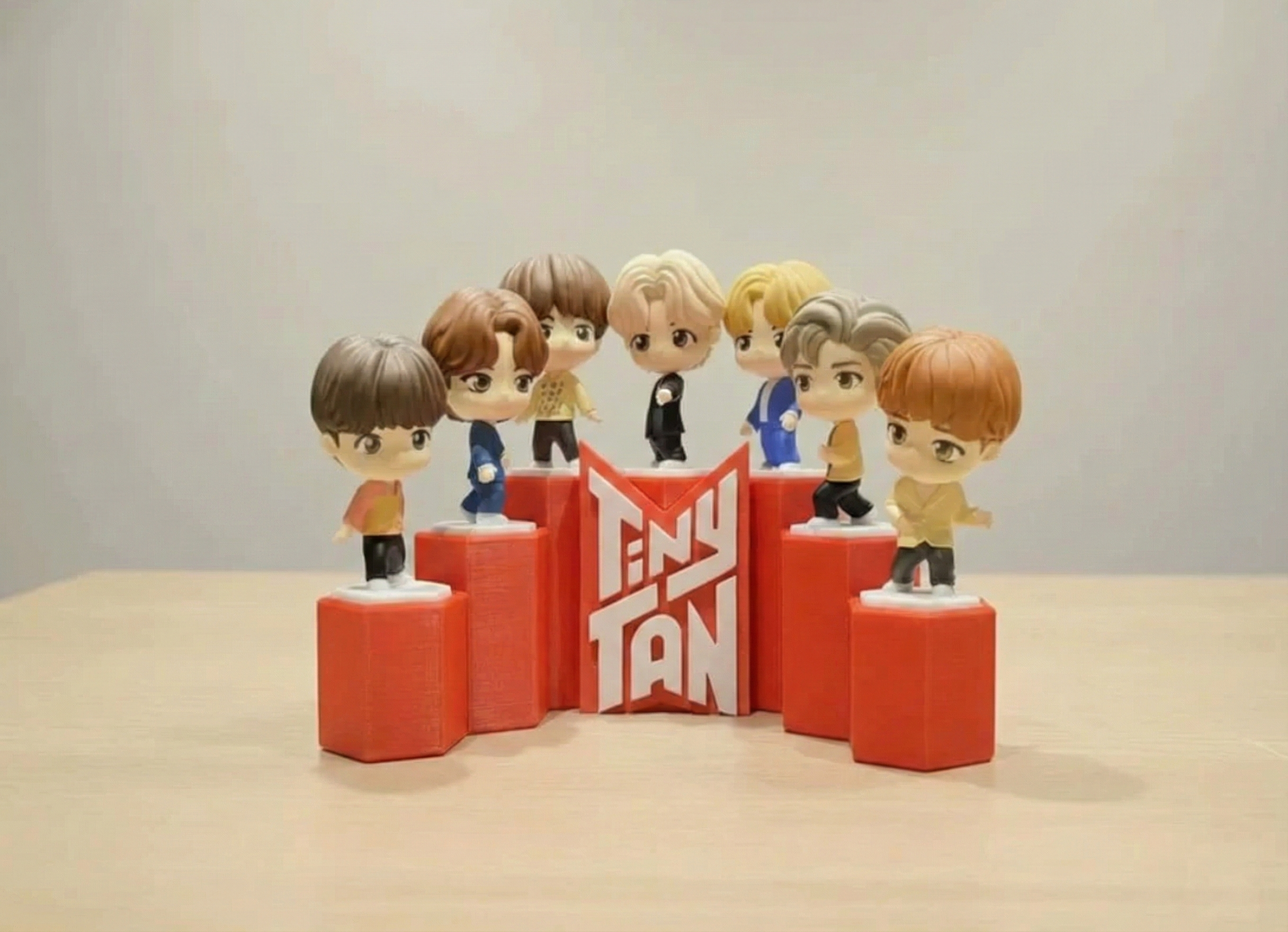Espositore Stand per BTS Happy Meal Tiny Tan